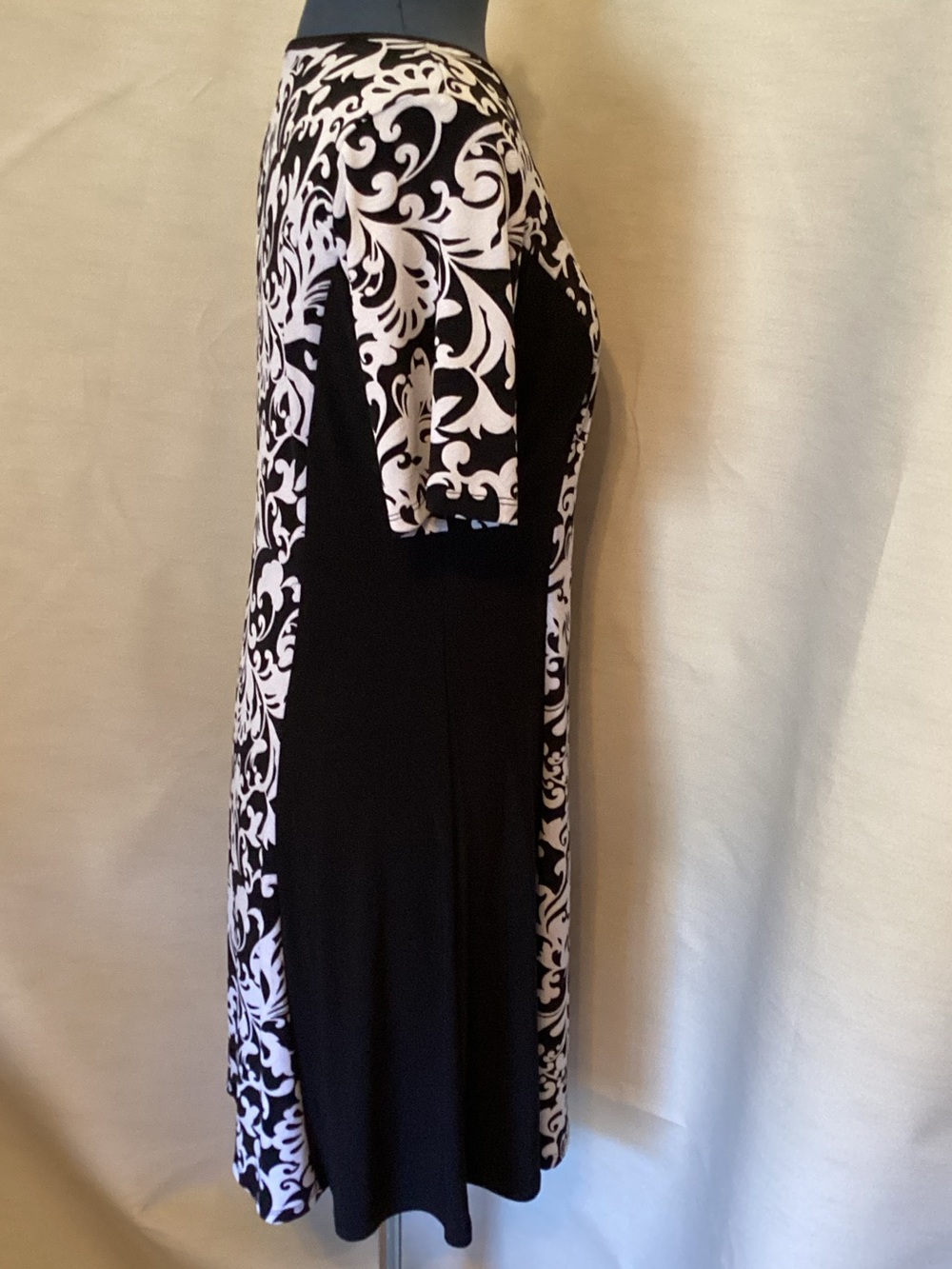 Sami & Jo Black and White Floral-Panel Midi Dress - Picture 3 of 6